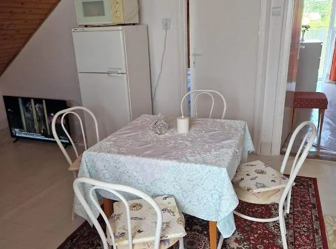 Dora * Balatonkeresztur